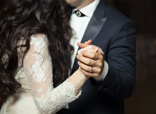 4 easy steps to find the perfect wedding band for your big day